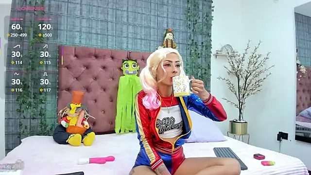 Snapshot of Mia__coluccy chatting on October 28, 2025, 12:55 am Mia coluccy online show from October 28, 2025, 12:55 am