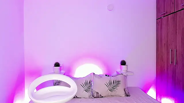 valeria  lewiis online show from February 17, 2025, 9:54 pm