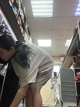 Snapshot of AlishaPrettyBlade chatting on October 22, 2025, 9:42 am AlishaPrettyBlade online show from October 22, 2025, 9:42 am