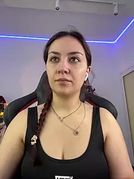 Snapshot of AshleySkott_ chatting on October 28, 2025, 8:35 am AshleySkott  online show from October 28, 2025, 8:35 am