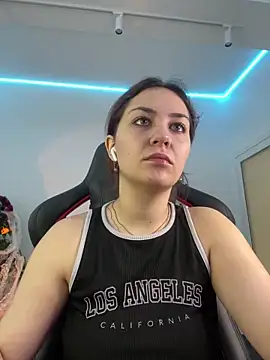 Snapshot of AshleySkott_ chatting on November 3, 2025, 8:29 am AshleySkott  online show from November 3, 2025, 8:29 am