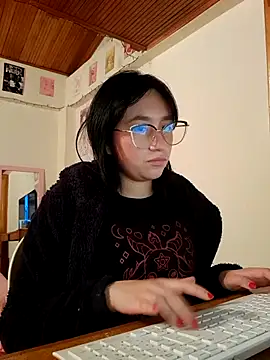 Snapshot of Arielle_lov chatting on October 23, 2025, 4:11 am Arielle lov online show from October 23, 2025, 4:11 am