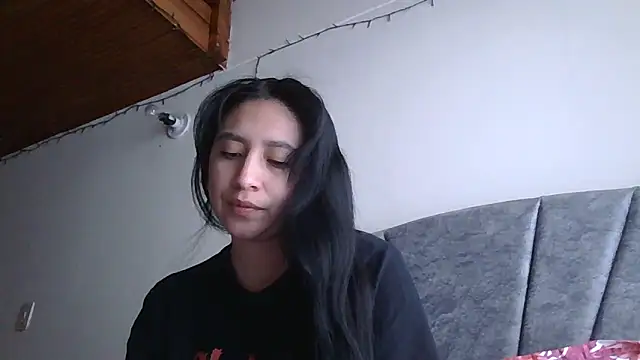 Arielle lov online show from December 2, 2025, 7:37 pm