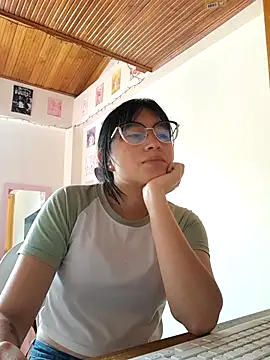 Snapshot of Arielle_lov chatting on October 22, 2025, 4:06 pm Arielle lov online show from October 22, 2025, 4:06 pm