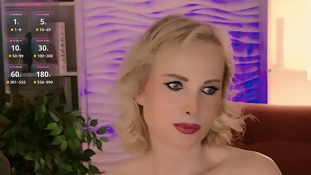 Snapshot of Sandra_Kind chatting on June 19, 2026, 5:35 am Sandra Kind online show from June 19, 2026, 5:35 am