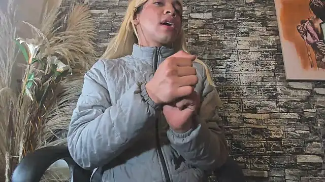 Danny Luxx online show from November 6, 2025, 3:43 am