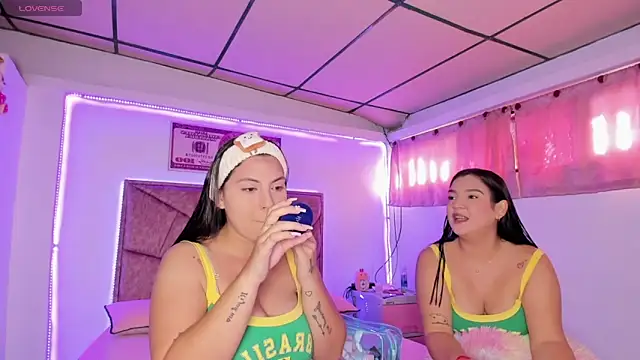 Cristal Smith20 online show from December 15, 2025, 12:55 pm