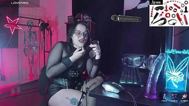 Snapshot of OnyxDiosaGotica chatting on October 10, 2025, 4:35 am OnyxDiosaGotica online show from October 10, 2025, 4:35 am