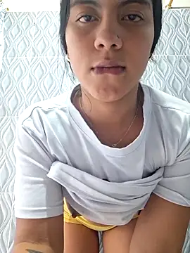 Snapshot of Gema_21 chatting on February 19, 2025, 9:58 pm Gema 21 online show from February 19, 2025, 9:58 pm