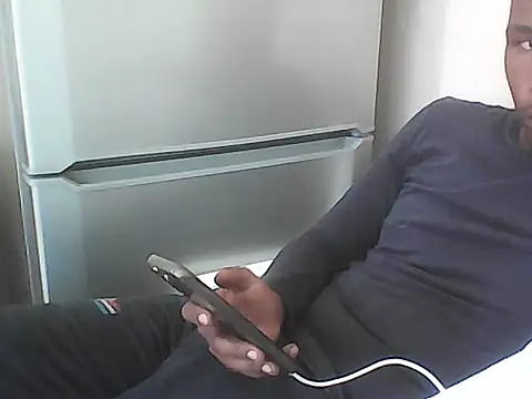 Snapshot of TwistedR chatting on February 7, 2026, 11:07 am TwistedR online show from February 7, 2026, 11:07 am