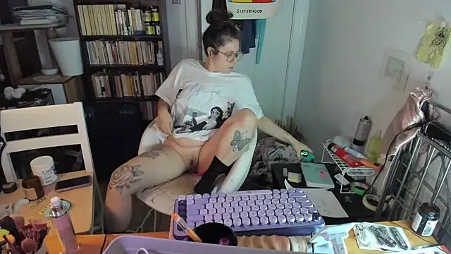 Rosiee69  online show from November 16, 2025, 1:38 pm