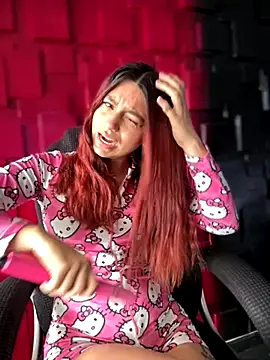 Emily-teen online show from December 1, 2025, 7:26 pm