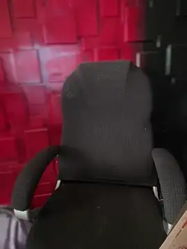 Emily-teen online show from October 14, 2025, 1:45 pm