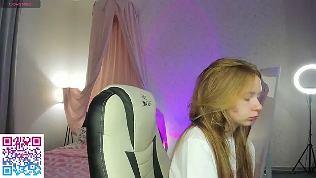 boozekirs  online show from October 10, 2025, 2:23 am