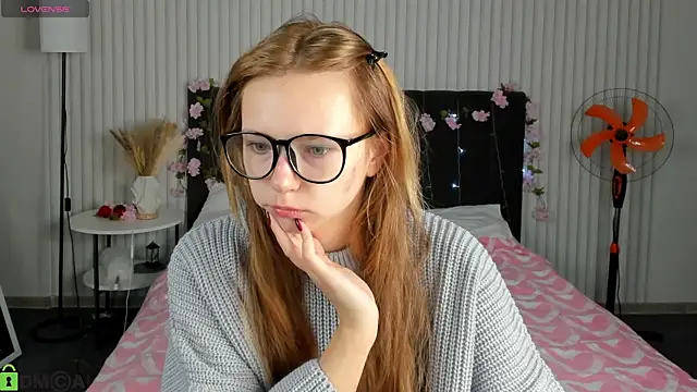 boozekirs  online show from October 6, 2025, 3:19 am