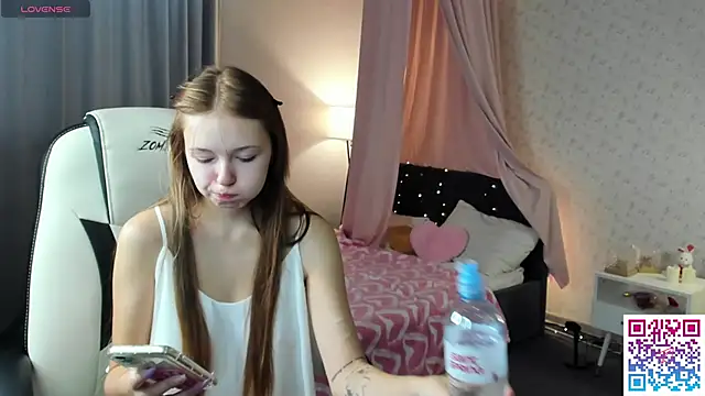 boozekirs  online show from September 24, 2025, 2:18 am