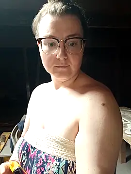 HTXBELLE online show from September 24, 2025, 1:57 am