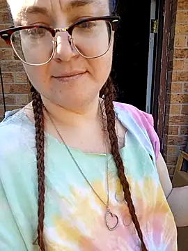 HTXBELLE online show from September 27, 2025, 2:12 pm