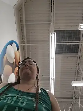 HTXBELLE online show from November 22, 2025, 4:33 am