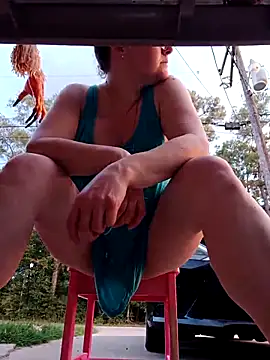 HTXBELLE online show from October 7, 2025, 11:50 pm