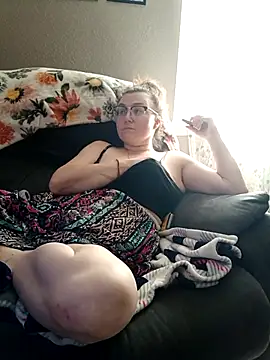 HTXBELLE online show from October 1, 2025, 6:45 pm