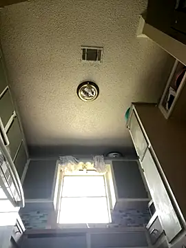 HTXBELLE online show from December 14, 2025, 4:34 pm