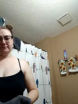 HTXBELLE online show from September 25, 2025, 12:22 pm