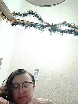 HTXBELLE online show from November 18, 2025, 12:15 am