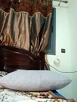 Snapshot of Louli_ta chatting on October 27, 2025, 10:33 pm Louli ta online show from October 27, 2025, 10:33 pm