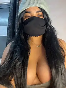 Snapshot of Louli_ta chatting on February 16, 2026, 6:39 pm Louli ta online show from February 16, 2026, 6:39 pm