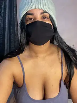 Snapshot of Louli_ta chatting on February 5, 2026, 7:43 pm Louli ta online show from February 5, 2026, 7:43 pm