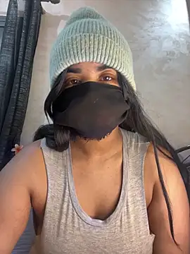 Snapshot of Louli_ta chatting on February 27, 2026, 9:14 pm Louli ta online show from February 27, 2026, 9:14 pm