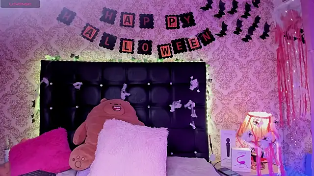 Snapshot of Luna_Sommer chatting on October 13, 2025, 2:13 am Luna Sommer online show from October 13, 2025, 2:13 am