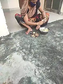 Snapshot of indian_couple4 chatting on September 21, 2025, 1:11 am indian couple4 online show from September 21, 2025, 1:11 am