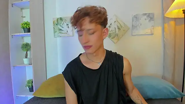 iiangel  online show from December 3, 2025, 3:07 am