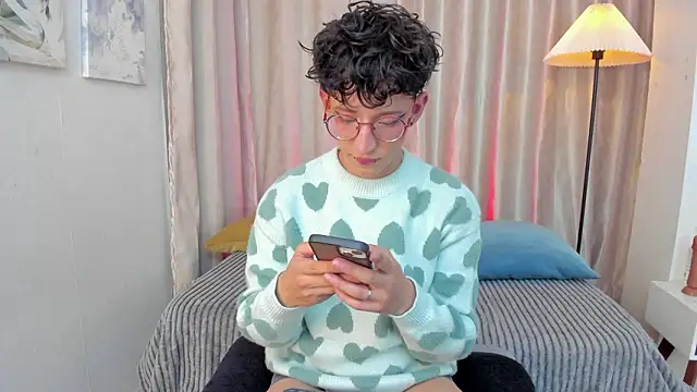 iiangel  online show from February 17, 2026, 3:37 am