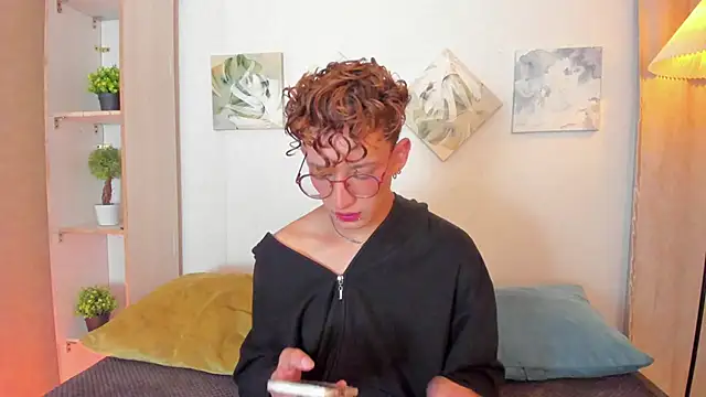 iiangel  online show from December 17, 2025, 4:06 am