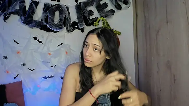 TANIA 06 online show from November 2, 2025, 9:31 pm