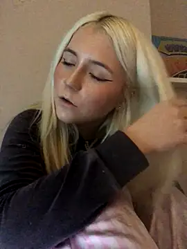 Snapshot of Blondie_Sofia_Essexbabe chatting on October 15, 2025, 9:34 pm Blondie Sofia Essexbabe online show from October 15, 2025, 9:34 pm