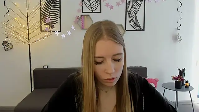 Snapshot of AnnNorriss chatting on February 23, 2025, 9:22 am AnnNorriss online show from February 23, 2025, 9:22 am