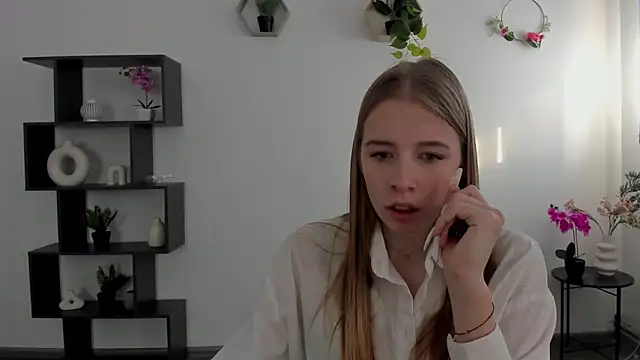 Snapshot of AnnNorriss chatting on March 9, 2025, 6:28 am AnnNorriss online show from March 9, 2025, 6:28 am