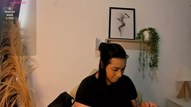 emily-777 online show from November 11, 2025, 8:14 pm