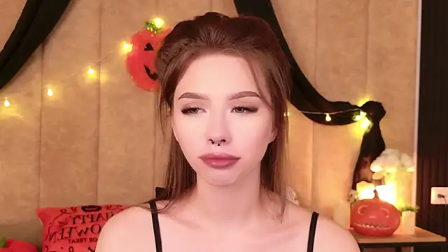 Snapshot of Sierra_Fane chatting on October 24, 2025, 6:12 am Sierra Fane online show from October 24, 2025, 6:12 am