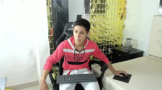 Angel Medina online show from March 14, 2025, 1:57 pm