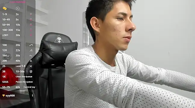 Angel Medina online show from March 17, 2025, 2:23 pm