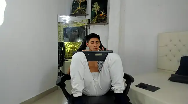 Angel Medina online show from March 5, 2025, 4:02 pm