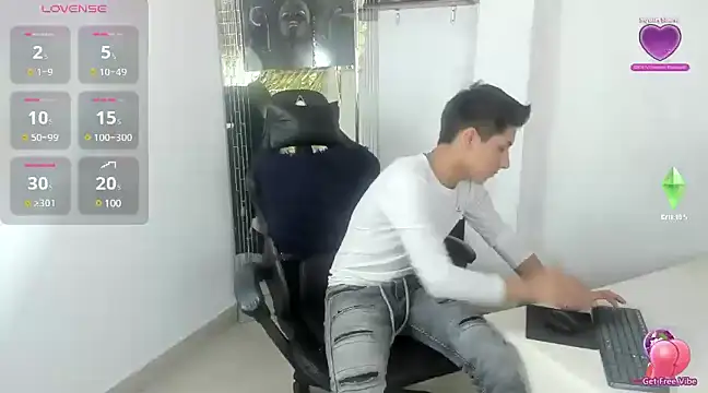 Angel Medina online show from March 10, 2025, 2:37 pm