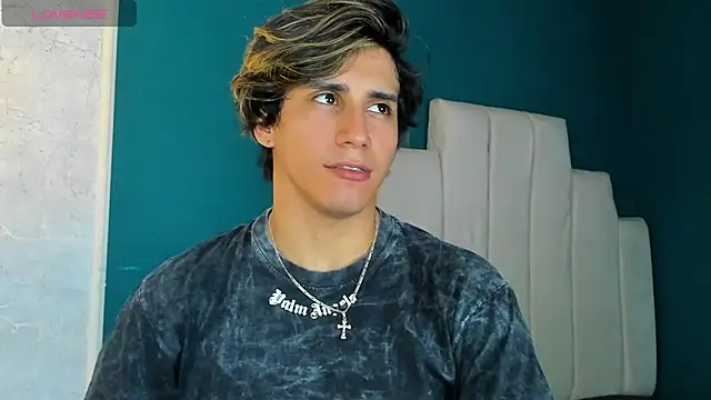 Snapshot of Allex_Cano chatting on September 26, 2025, 8:16 pm Allex Cano online show from September 26, 2025, 8:16 pm