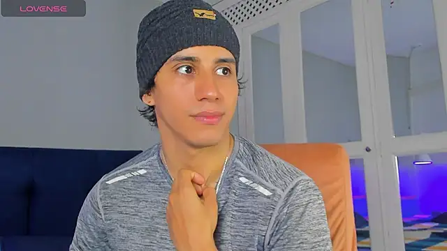 Snapshot of Allex_Cano chatting on September 24, 2025, 10:05 pm Allex Cano online show from September 24, 2025, 10:05 pm