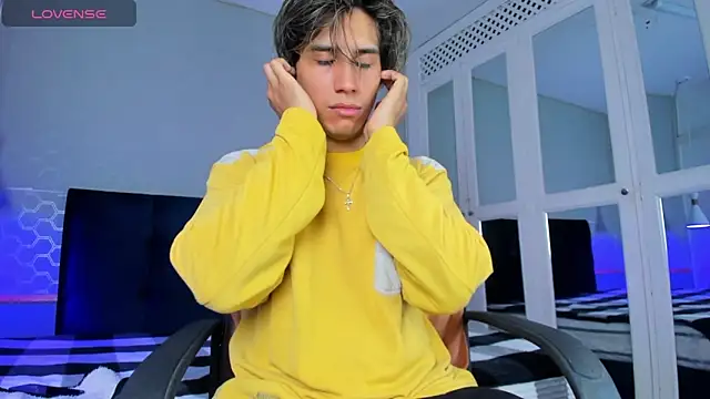 Snapshot of Allex_Cano chatting on September 23, 2025, 9:55 pm Allex Cano online show from September 23, 2025, 9:55 pm